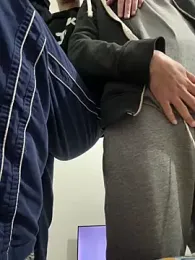 HitShelf — 在 stripchat 直播的网络摄像头模特