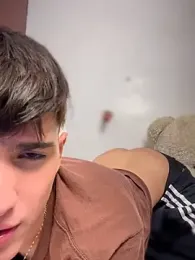 Naim_TheKing — 在 stripchat 直播的网络摄像头模特