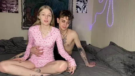 RoxyWave — 在 stripchat 直播的网络摄像头模特