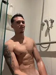 _adriielzx — 在 stripchat 直播的网络摄像头模特