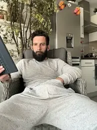 Michel_huge — 在 stripchat 直播的网络摄像头模特