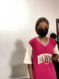 hot_janvi_ — 在 stripchat 直播的网络摄像头模特