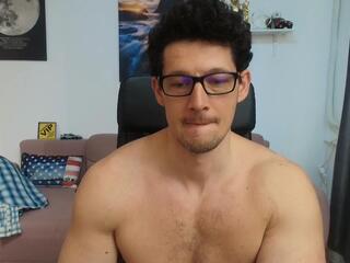 Brutus K — 在 flirt4free 直播的网络摄像头模特