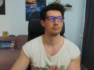 Brutus K — 在 flirt4free 直播的网络摄像头模特