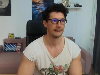 Brutus K — 在 flirt4free 直播的网络摄像头模特