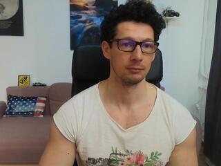 Brutus K — 在 flirt4free 直播的网络摄像头模特