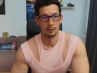 Brutus K — 在 flirt4free 直播的网络摄像头模特