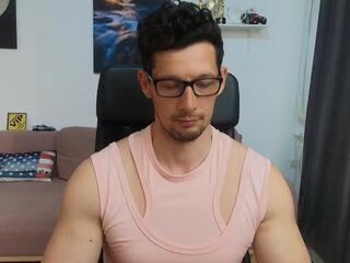 Brutus K — 在 flirt4free 直播的网络摄像头模特