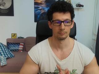 Brutus K — 在 flirt4free 直播的网络摄像头模特