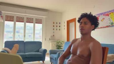 Yourvalentino — 在 cam4 直播的网络摄像头模特