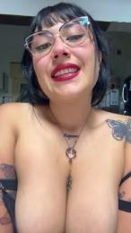 Lareyni26 — 在 cam4 直播的网络摄像头模特