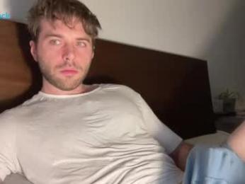 hot8pack01 — 在 chaturbate 直播的网络摄像头模特