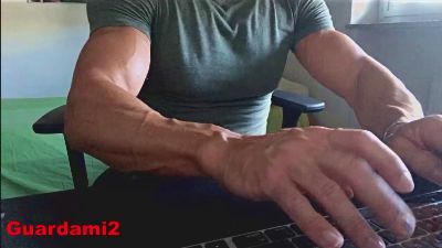 guardami2 — 在 cam4 直播的网络摄像头模特