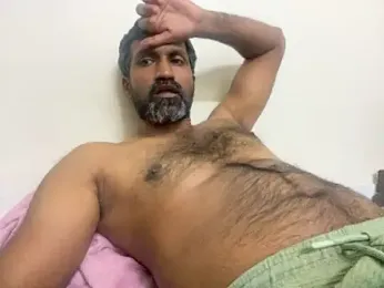 Black_Bull041988 — 在 stripchat 直播的网络摄像头模特