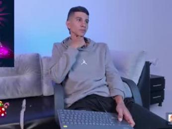 aaron_whitee — Chaturbate stream photo (Dec 2025)