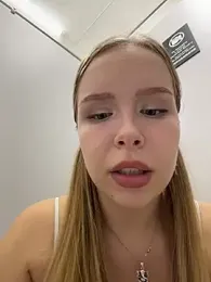 Liza_risky — 在 stripchat 直播的网络摄像头模特