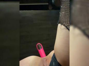 CUMshotik23 — 在 bongacams 直播的网络摄像头模特