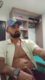 Reynols0523 — 在 cam4 直播的网络摄像头模特