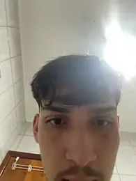 Dilofauro — 在 stripchat 直播的网络摄像头模特