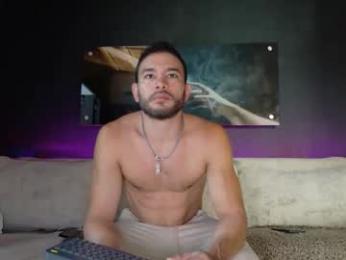 crhistian1_ — 在 chaturbate 直播的网络摄像头模特