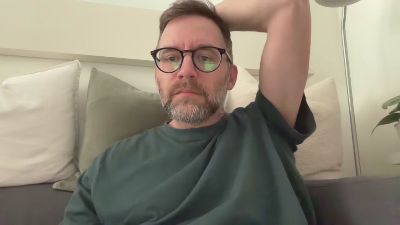 Cheatingdaddy — 在 cam4 直播的网络摄像头模特