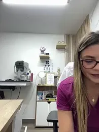 alicee16 — 在 stripchat 直播的网络摄像头模特