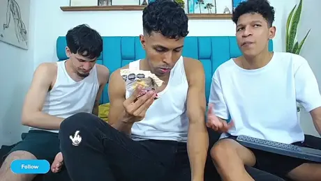 Interracial_Snow_Bunny — 在 stripchat 直播的网络摄像头模特