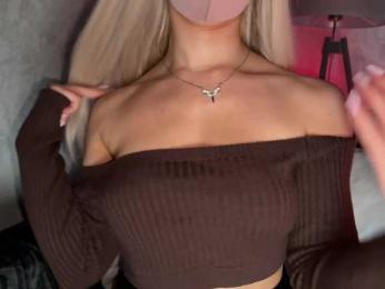 PinkFoxya — 在 bongacams 直播的网络摄像头模特