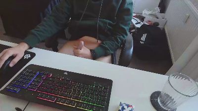 Aleex325 — Cam4 stream photo (Apr 2026)