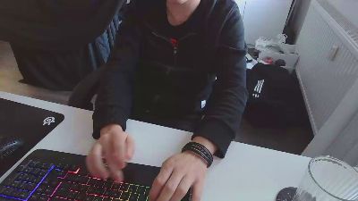 Aleex325 — Cam4 stream photo (Apr 2026)