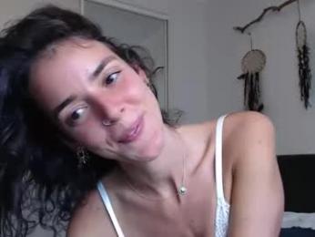 bella_bloom1 — Chaturbate stream photo (Mar 2026)