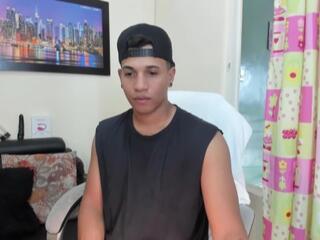 Yoxi Martinez — 在 flirt4free 直播的网络摄像头模特