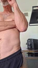 leon1421 — Cam4 stream photo (Aug 2026)