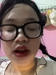 Leeeeiu — 在 stripchat 直播的网络摄像头模特