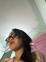 Leeeeiu — 在 stripchat 直播的网络摄像头模特