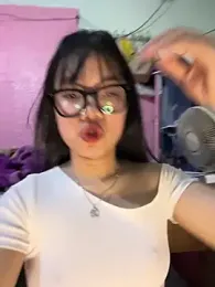 Leeeeiu — 在 stripchat 直播的网络摄像头模特