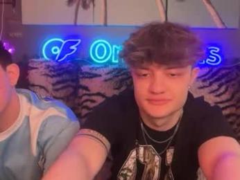 eastinwestin — 在 chaturbate 直播的网络摄像头模特