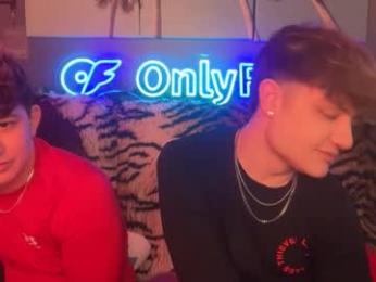 eastinwestin — 在 chaturbate 直播的网络摄像头模特