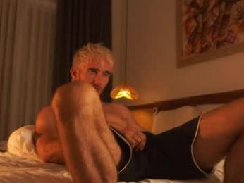 paul_rubini — 在 chaturbate 直播的网络摄像头模特