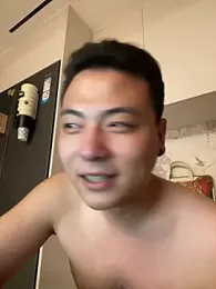 TidiedBang — 在 stripchat 直播的网络摄像头模特
