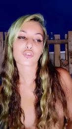 theWitch696 — 在 cam4 直播的网络摄像头模特