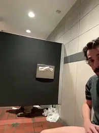 RawSlutMaker — 在 stripchat 直播的网络摄像头模特