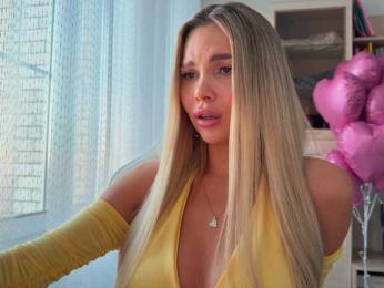 AlexaRays — 在 bongacams 直播的网络摄像头模特