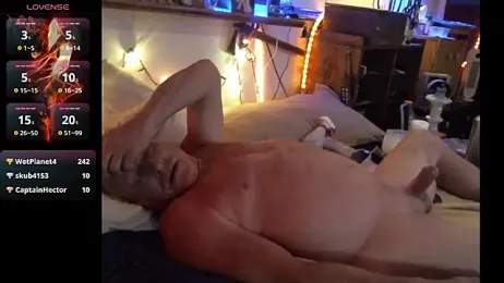 Pussyeat2please — 在 stripchat 直播的网络摄像头模特