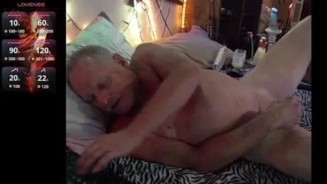 Pussyeat2please — Stripchat stream photo (Jun 2026)