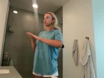 kenziesmithh — 在 chaturbate 直播的网络摄像头模特