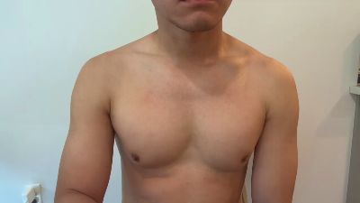 newbenson — 在 cam4 直播的网络摄像头模特