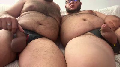 2_Bear — 在 cam4 直播的网络摄像头模特