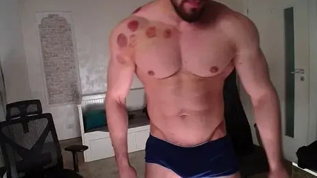 IvanHydee — 在 stripchat 直播的网络摄像头模特