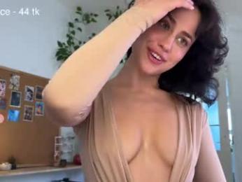 flaming_hotty — Chaturbate stream photo (Apr 2026)